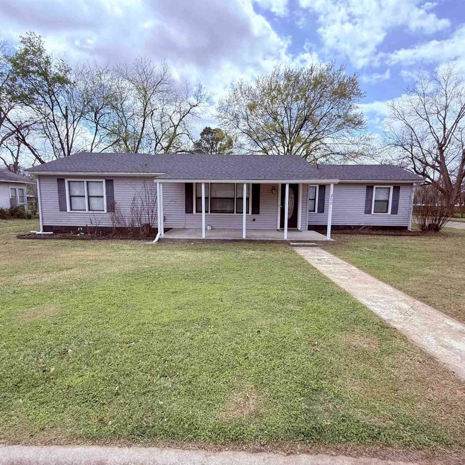 Homes For Sale - 200 E Myrtle<br/> Winnsboro, TX 75494