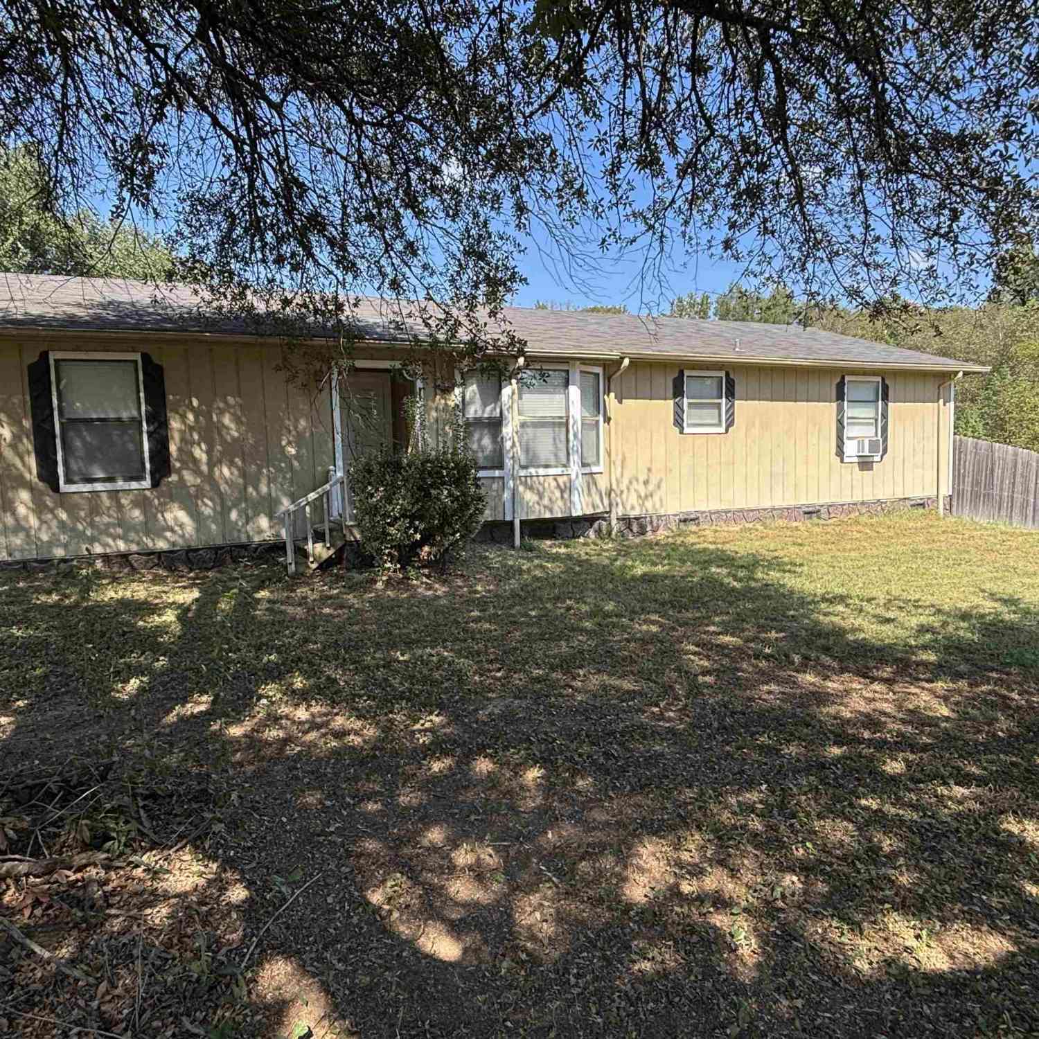 Homes For Sale - 6971 W Hwy 11<br/> Pittsburg, TX 75686
