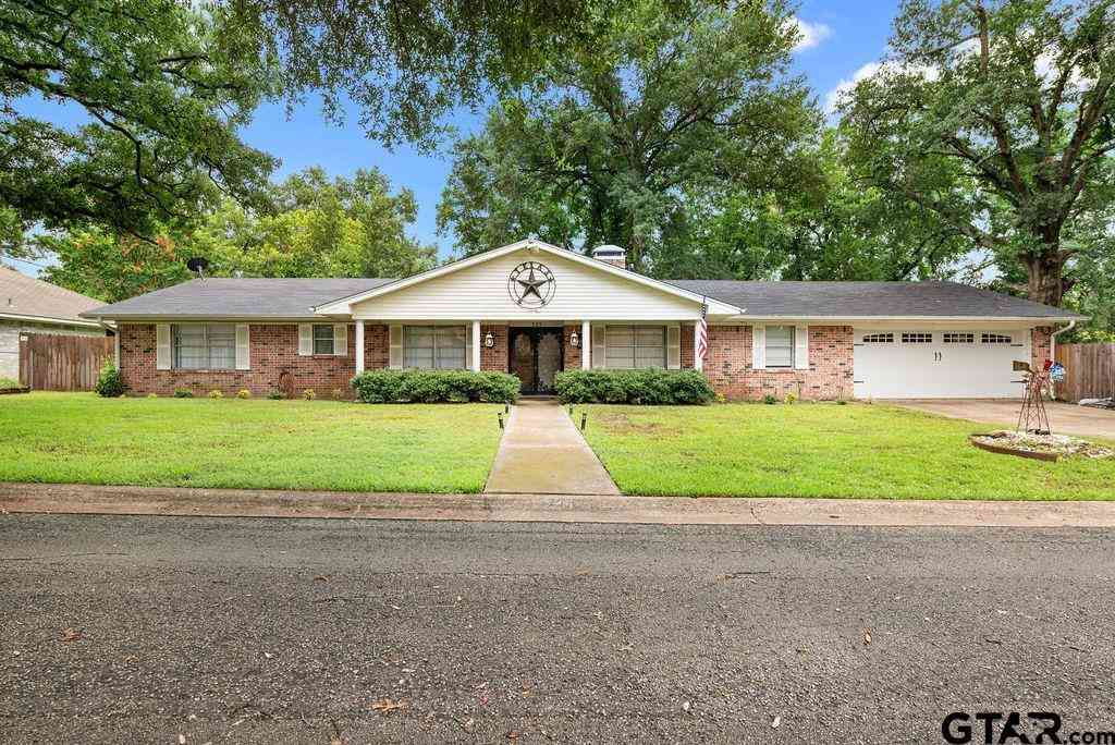 Homes For Sale - 725 W Blair St<br/> Mineola, TX 75773