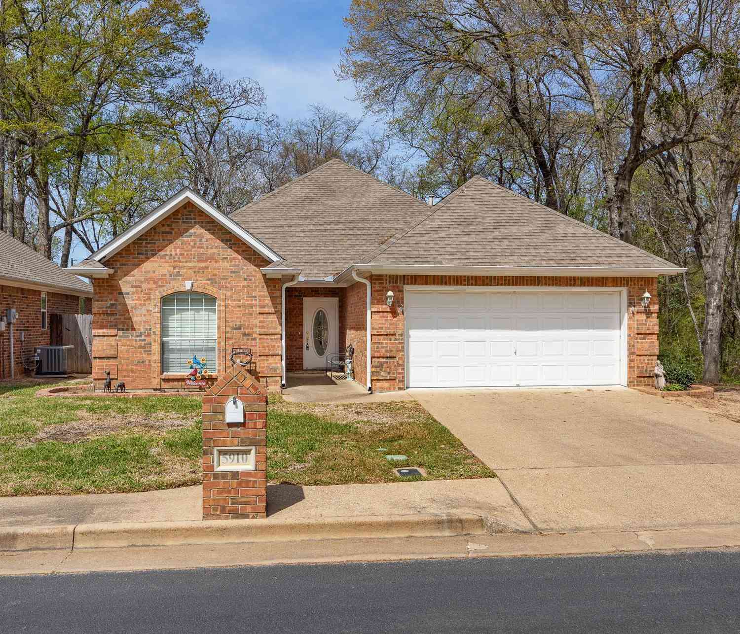 Homes For Sale - 5910 Northstar Blvd<br/> Tyler, TX 75703