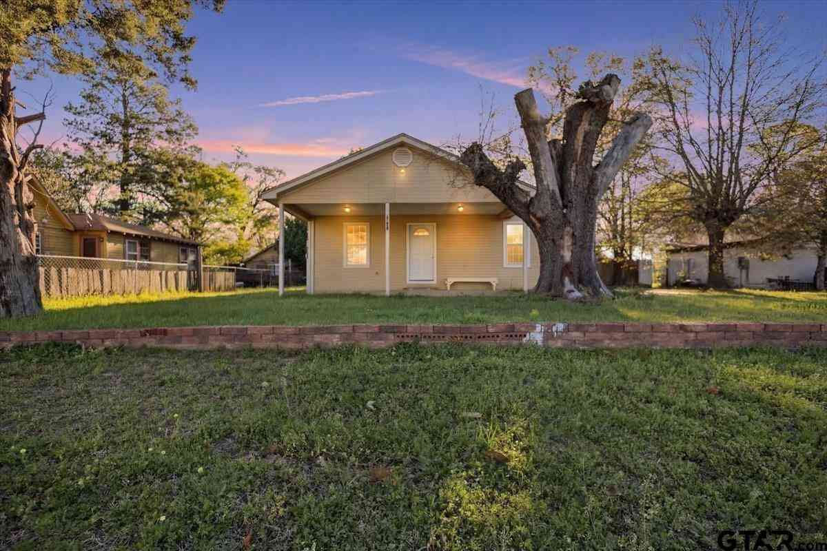 Homes For Sale - 1521 N Haynie Avenue<br/> Tyler, TX 75702