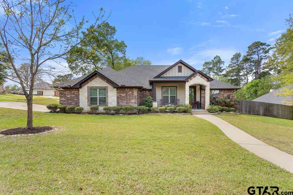 Homes For Sale - 14420 Cedarwood Circle<br/> Tyler, TX 75703