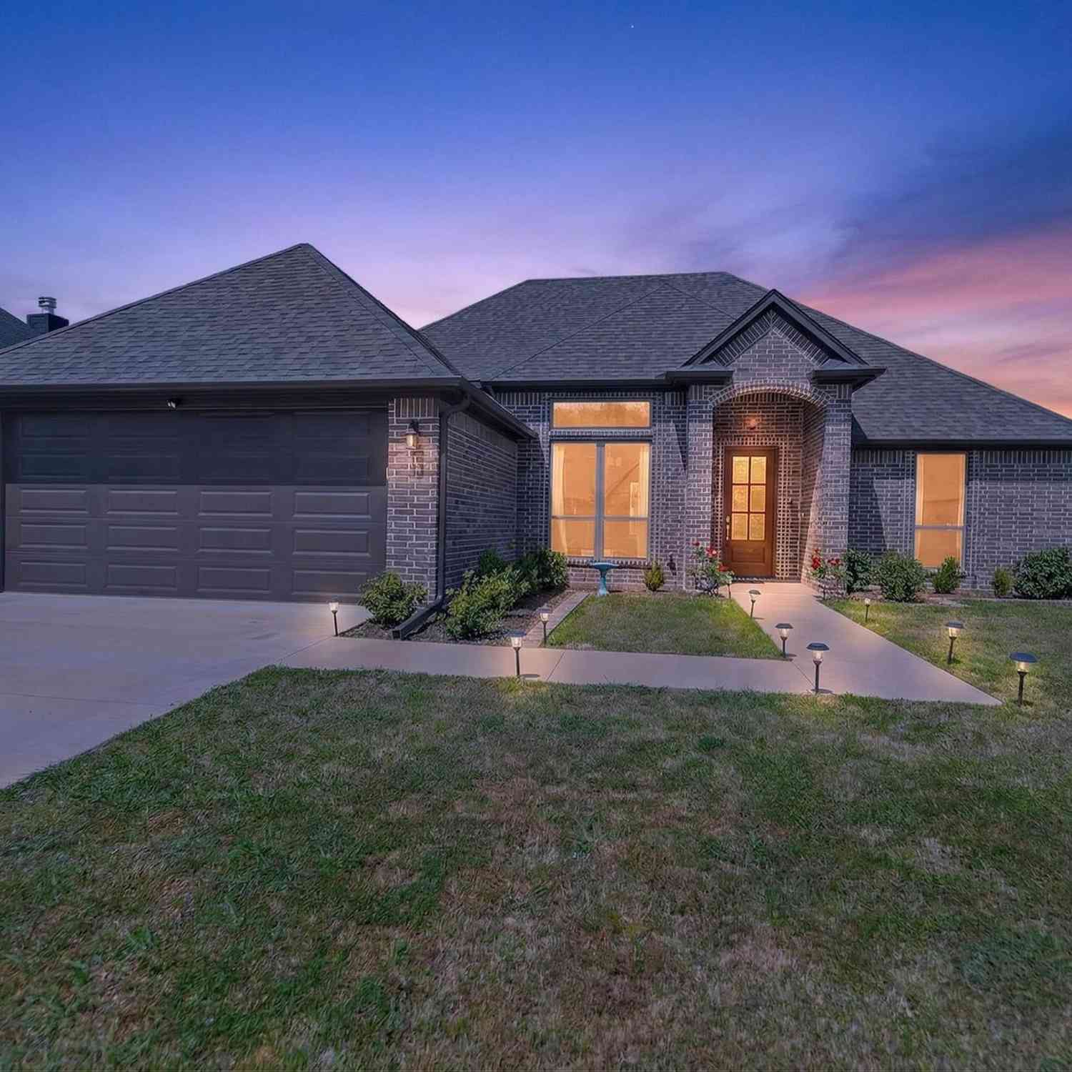 Homes For Sale - 11936 Gillian Court<br/> Tyler, TX 75703