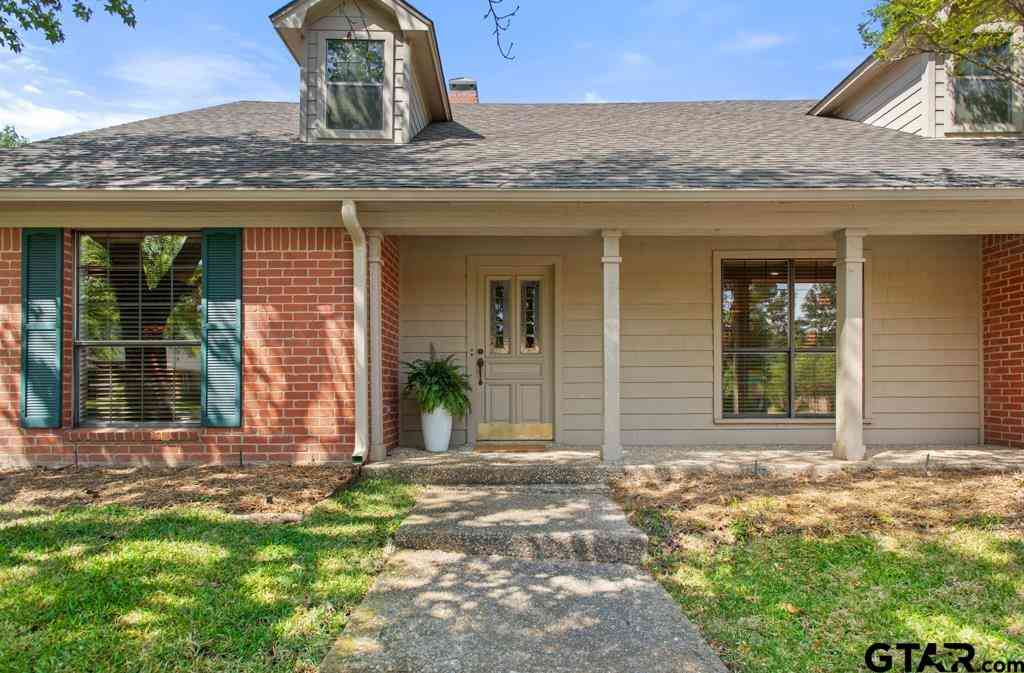 Homes For Sale - 5701 Regents Row<br/> Tyler, TX 75703