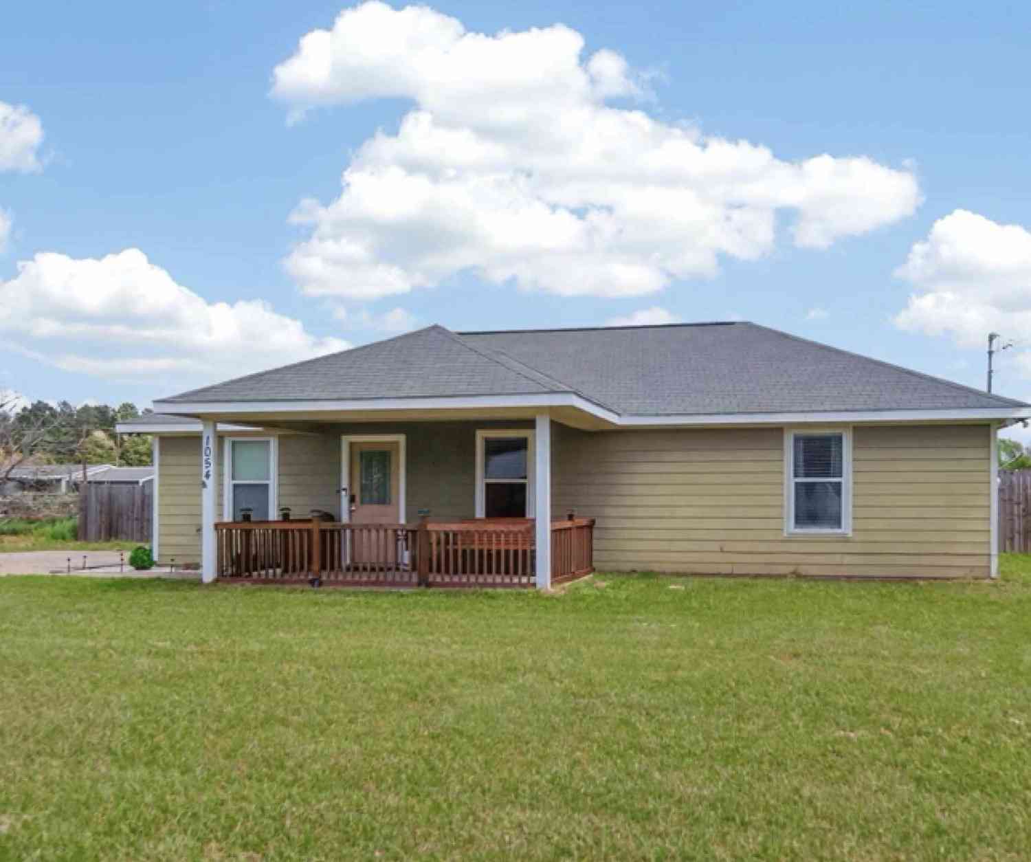 Homes For Sale - 1054 Caroline Lane<br/> Bullard, TX 75757