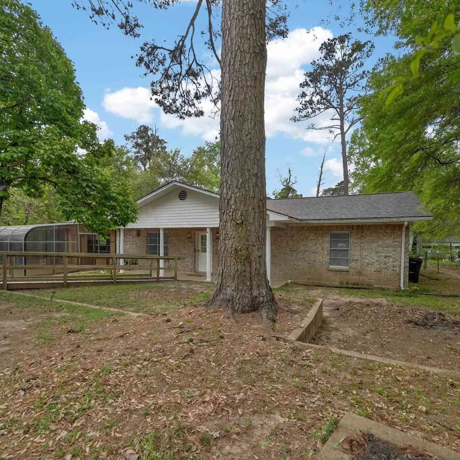 Homes For Sale - 10558 County Road 2258<br/> Tyler, TX 75707
