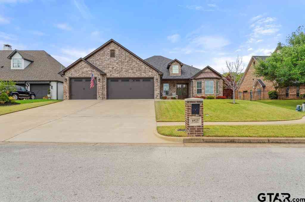 Homes For Sale - 6923 Saint Anthony Drive<br/> Tyler, TX 75703