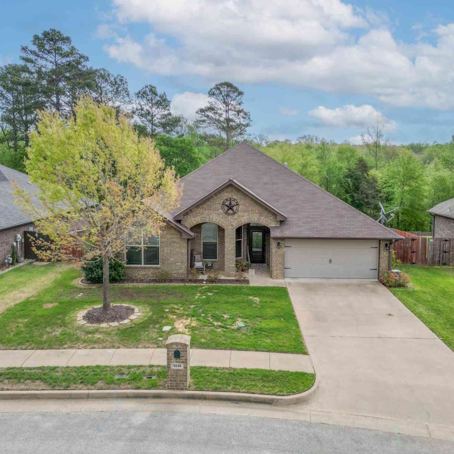 Homes For Sale - 9246 Stonebank Xing<br/> Tyler, TX 75703