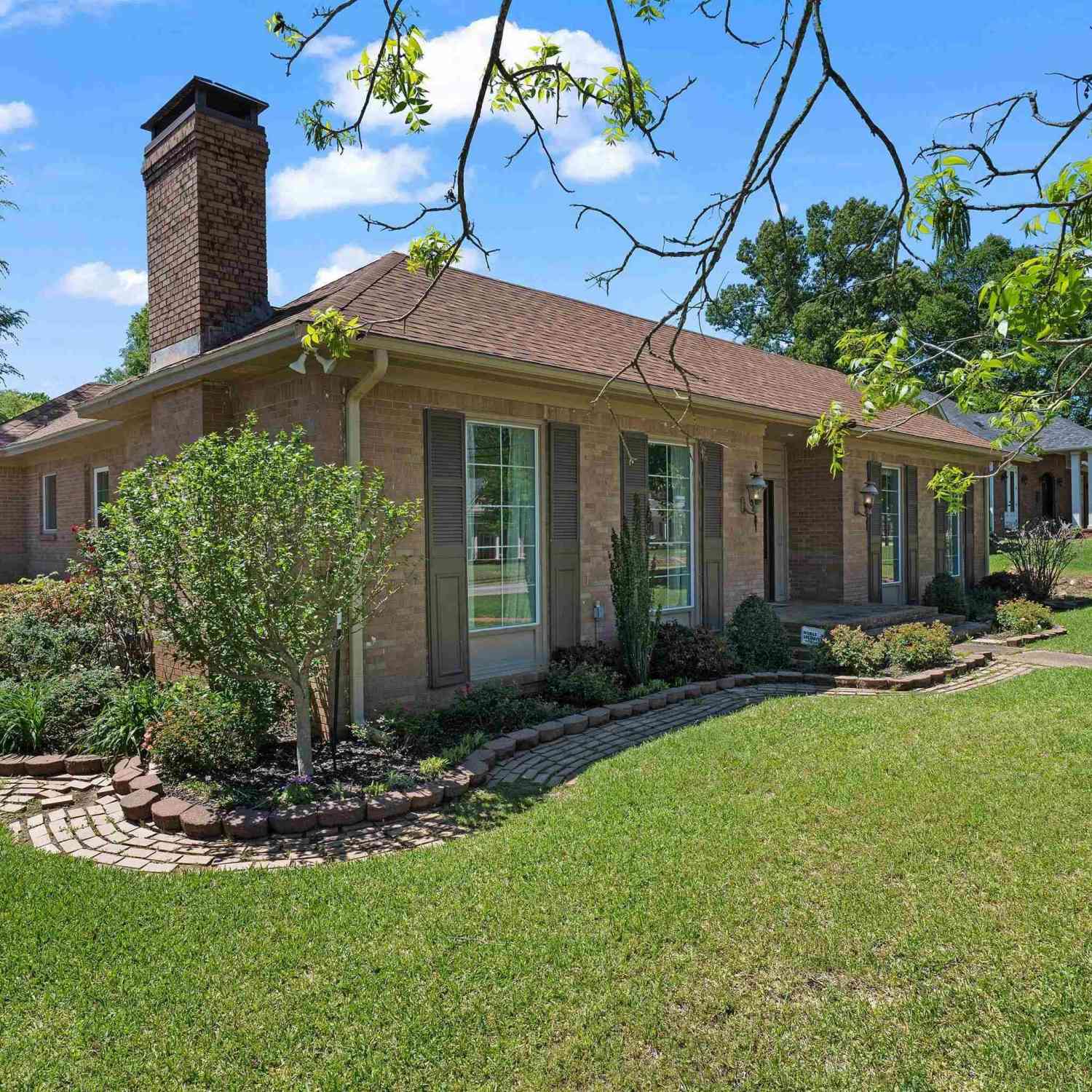 Homes For Sale - 326 E. Main St<br/> Rusk County, Henderson, TX 75652