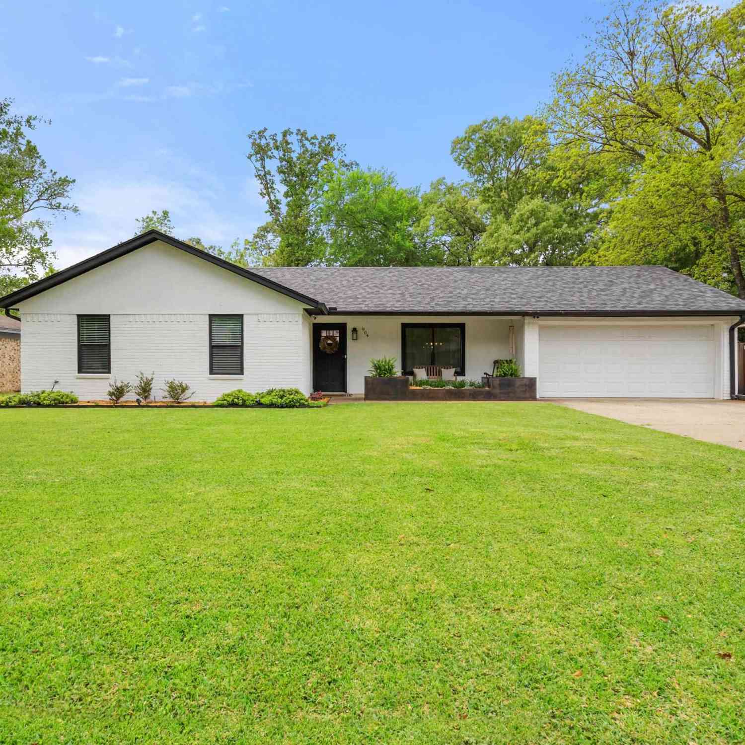 Homes For Sale - 904 Peggy Drive<br/> Whitehouse, TX 75791