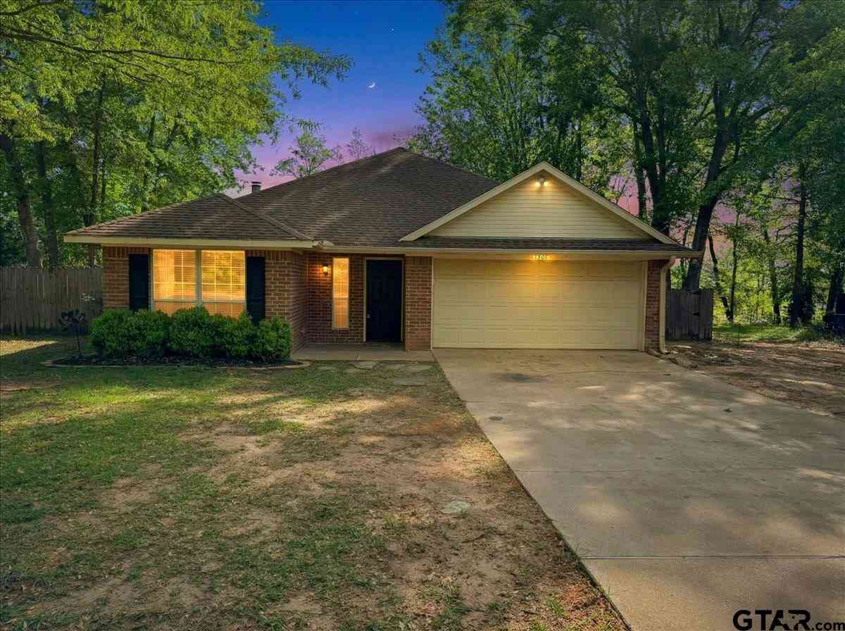 Homes For Sale - 15421 Brittain Ct<br/> Lindale, TX 75771