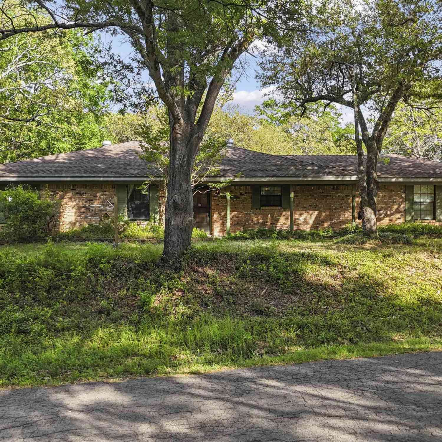 Homes For Sale - 310 Graham<br/> Mineola, TX 75773