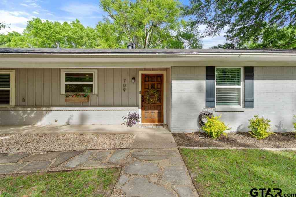Homes For Sale - 709 N Georgia St<br/> Lindale, TX 75771