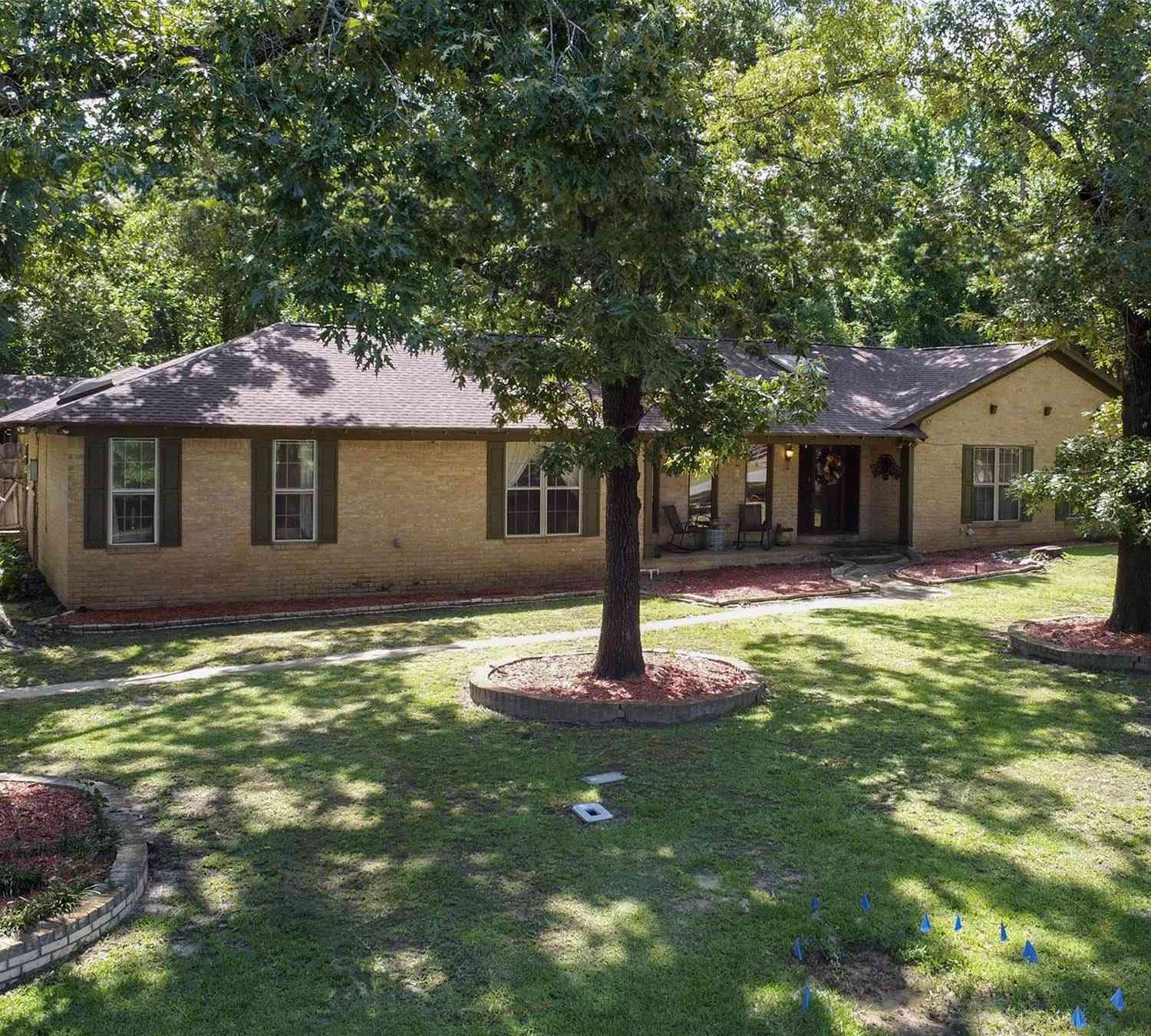 Homes For Sale - 10187 Crestview Dr<br/> Tyler, TX 75707