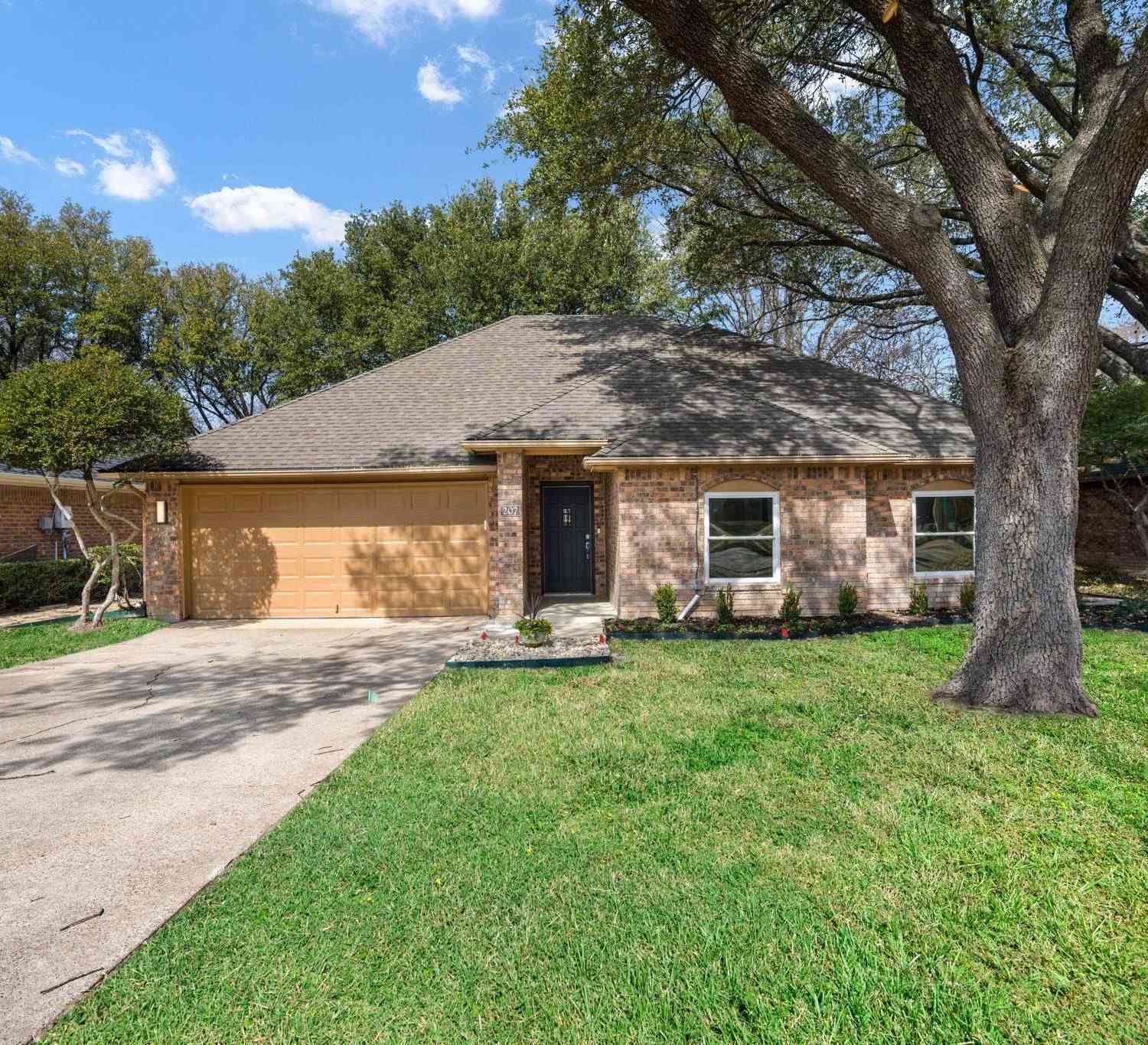 Homes For Sale - 207 Darrin Dr<br/> Rockwall, TX 75087