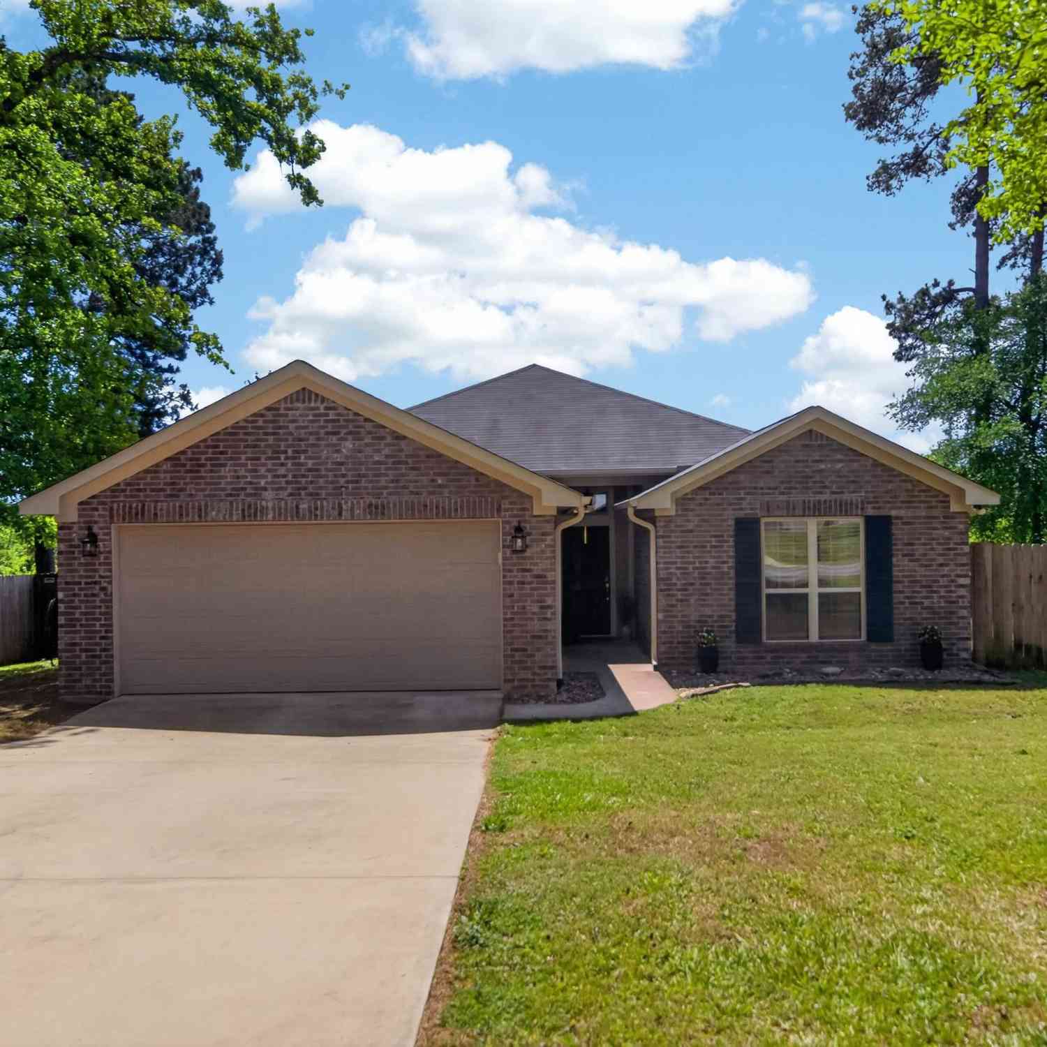 Homes For Sale - 17171 Mary Martin Drive<br/> Flint, TX 75762