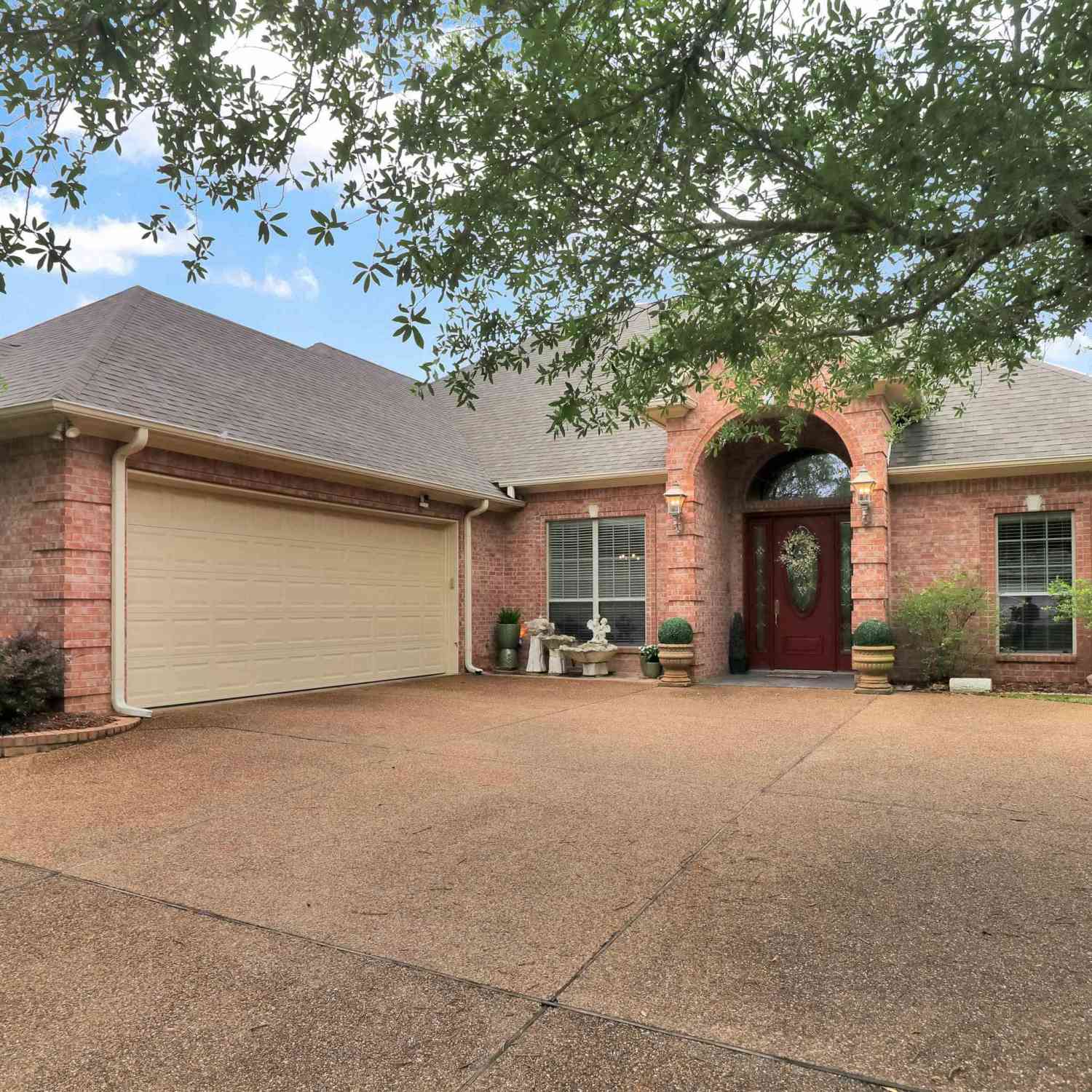Homes For Sale - 2222 Kennebunk Ln<br/> Tyler, TX 75703
