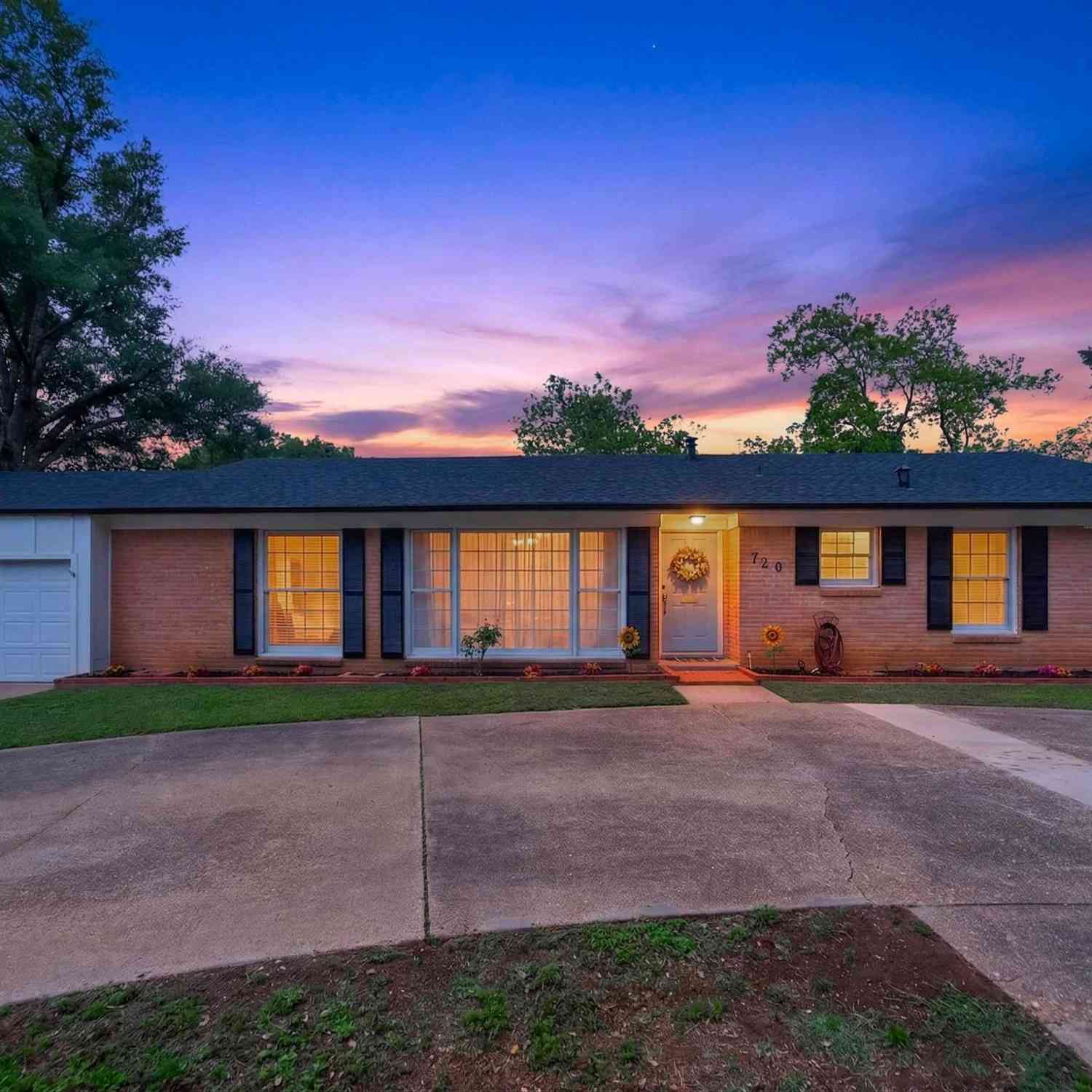 Homes For Sale - 720 Wilma<br/> Tyler, TX 75701