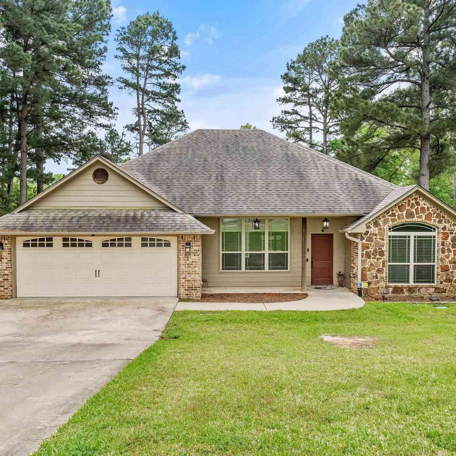 Homes For Sale - 13553 Country Glen<br/> Tyler, TX 75706