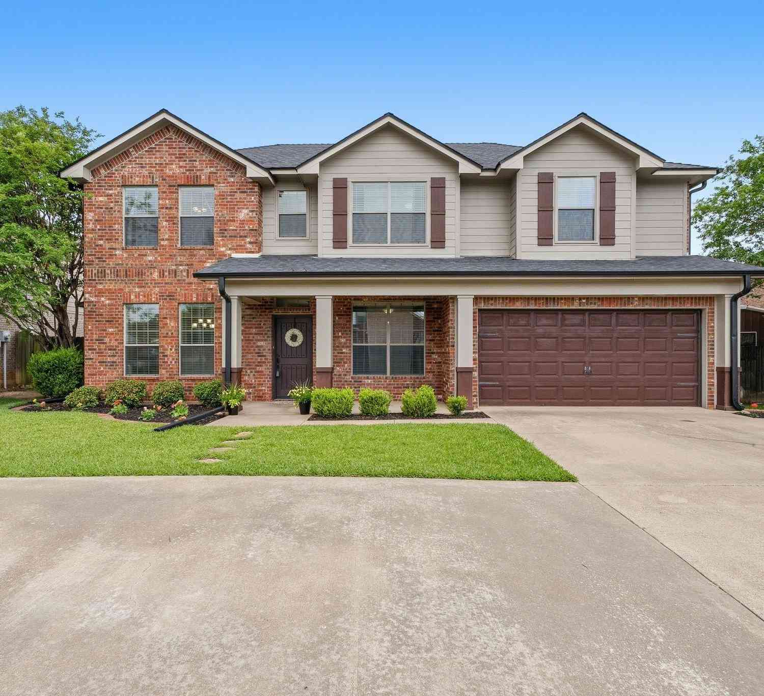 Homes For Sale - 1907 Silver Cove<br/> Whitehouse, TX 75791