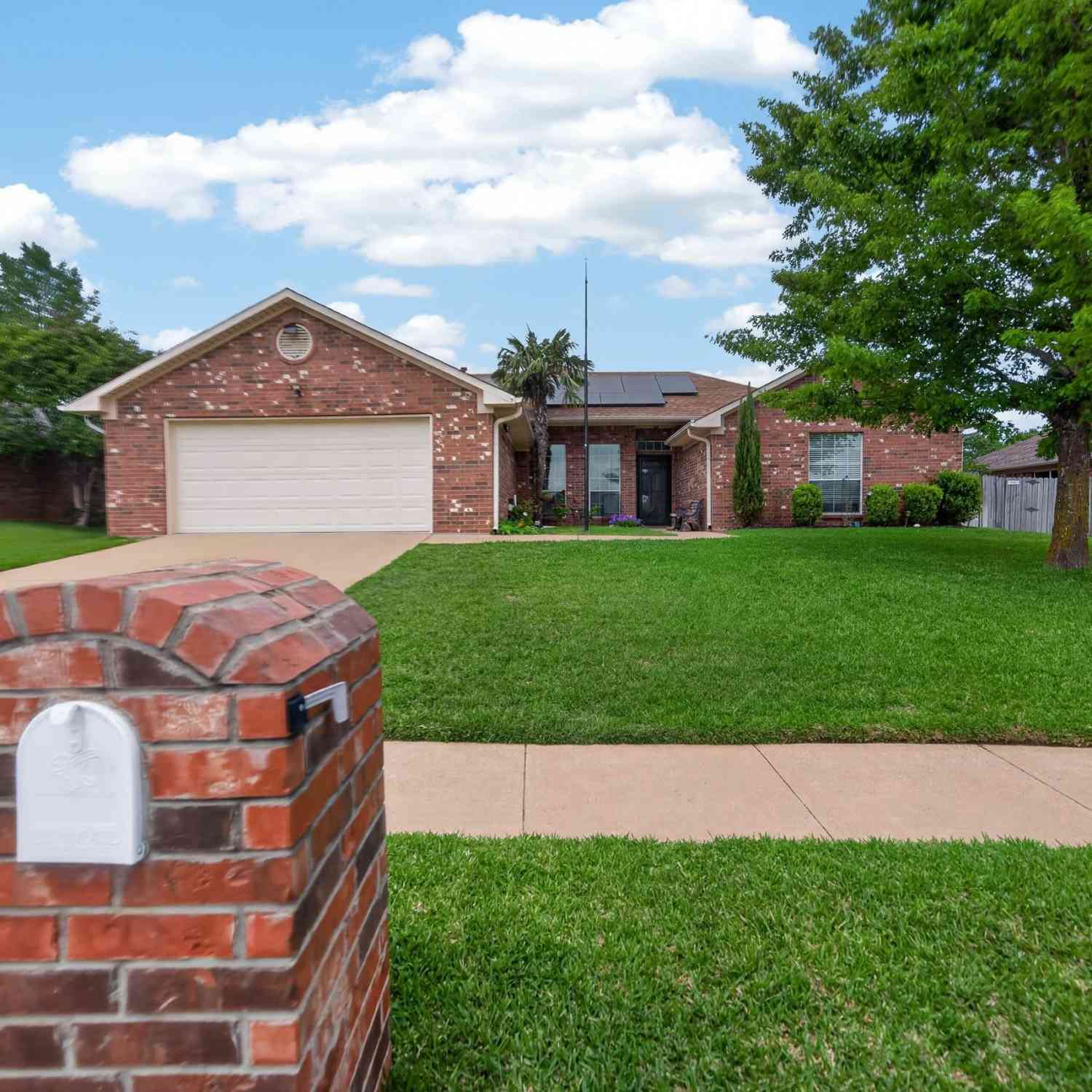 Homes For Sale - 11274 Meadows Drive<br/> Flint, TX 75762