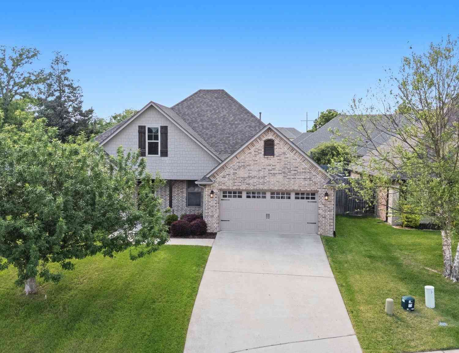 Homes For Sale - 6629 Tower Court<br/> Tyler, TX 75703
