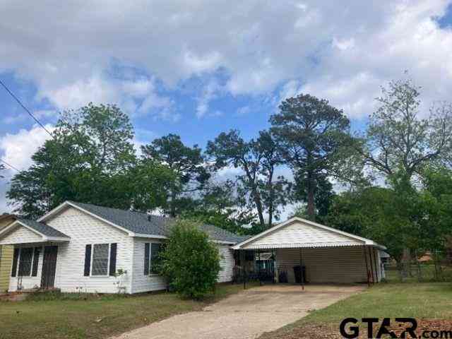 Homes For Sale - 320 S Boon Avenue<br/> Tyler, TX 75702
