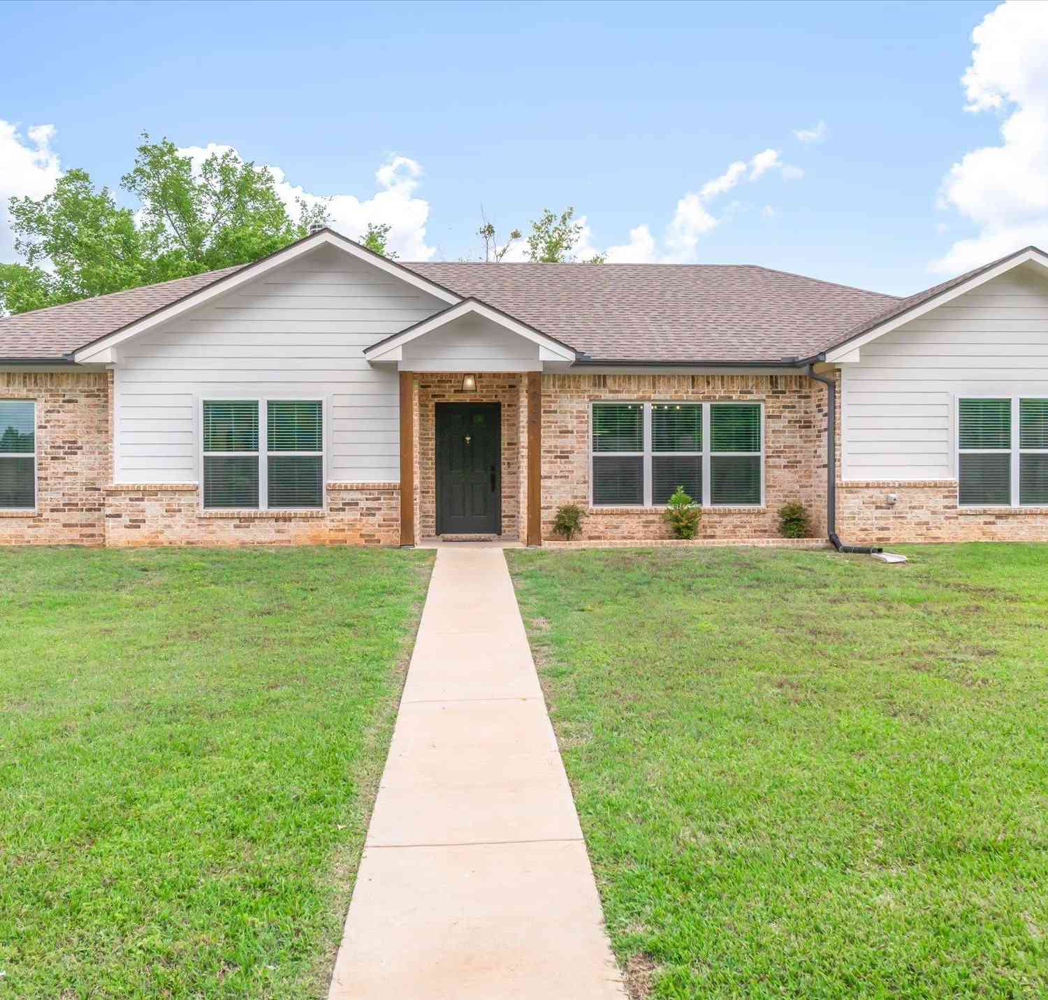 Homes For Sale - 1024 Monte Carlo<br/> Grand Saline, TX 75140