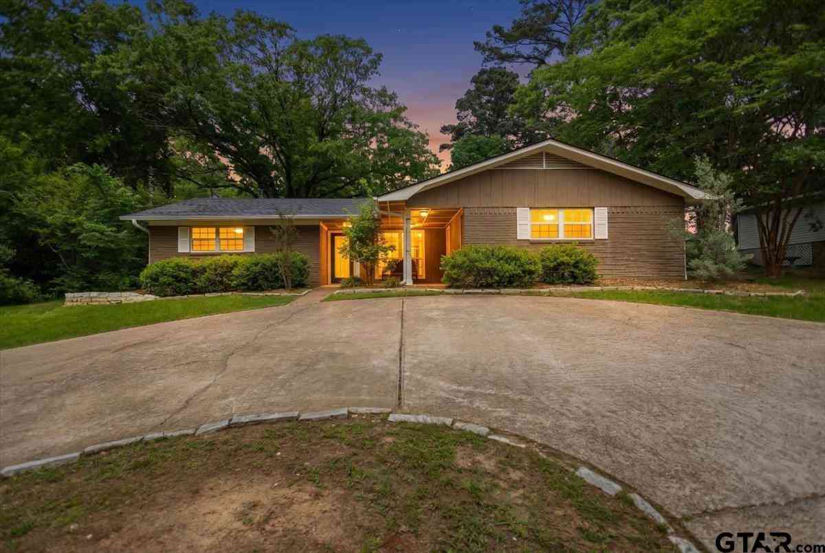 Homes For Sale - 1327 Bridle Path<br/> Hideaway, TX 75771