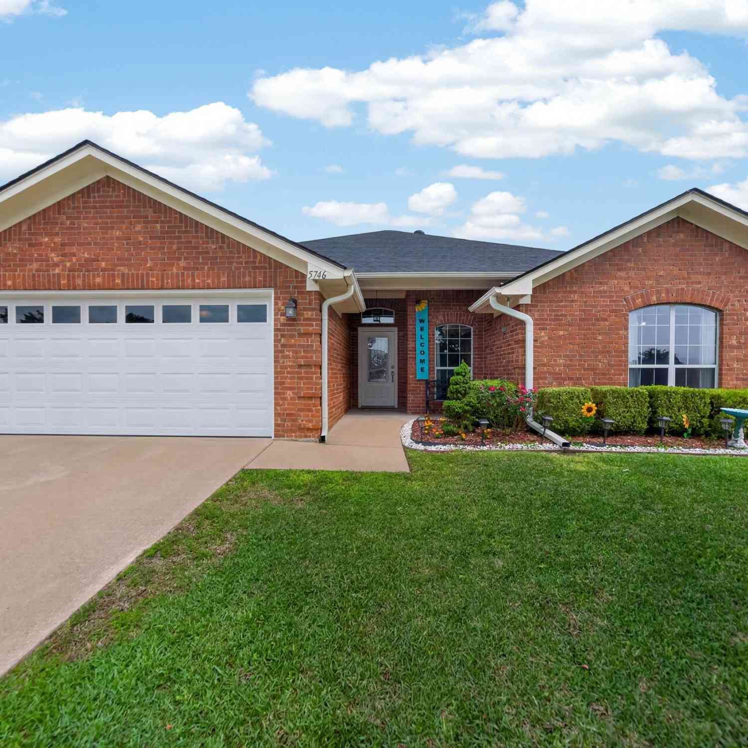 Homes For Sale - 5746 Mustang Trail<br/> Tyler, TX 75707