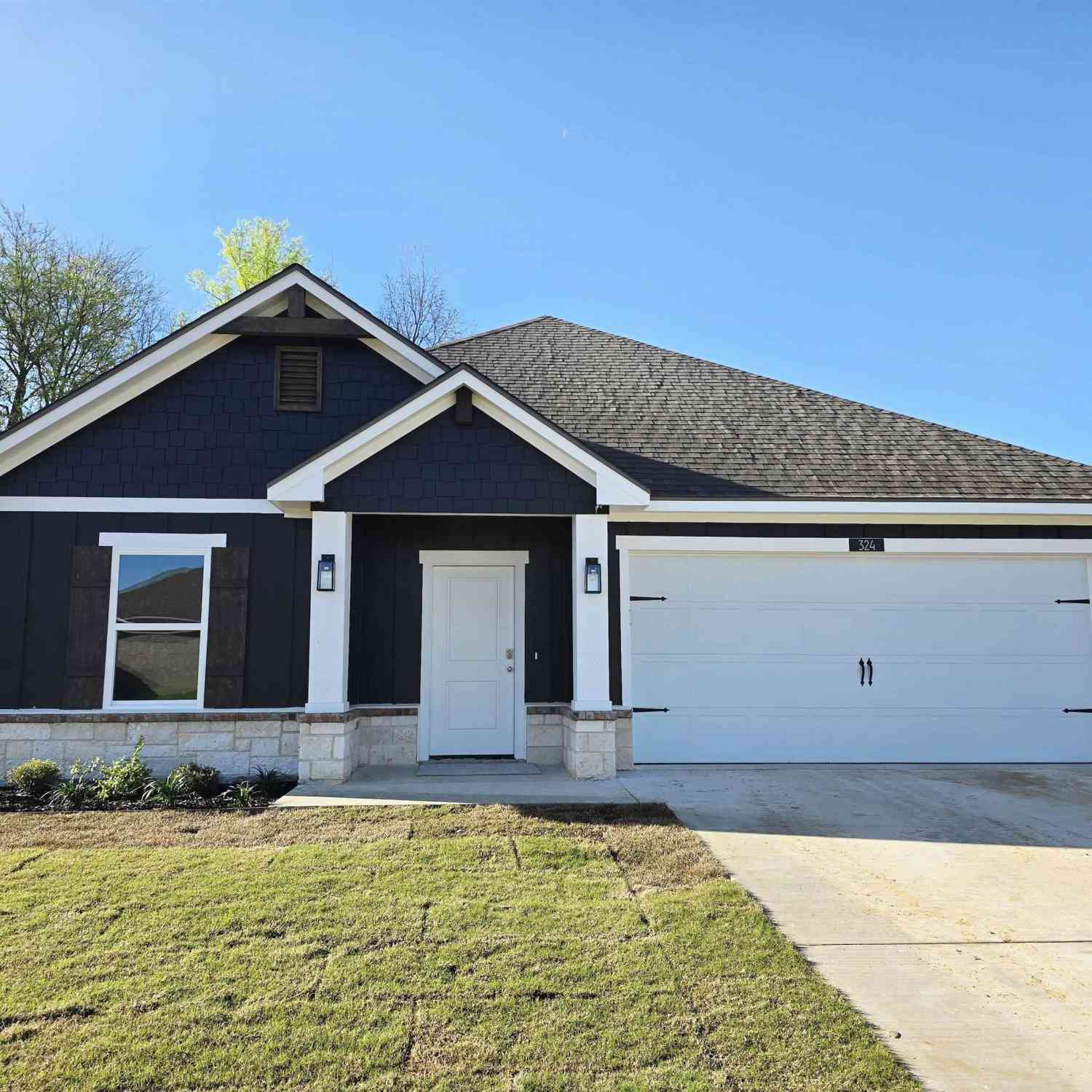 Homes For Sale - 324 Erica Way<br/> Lindale, TX 75771