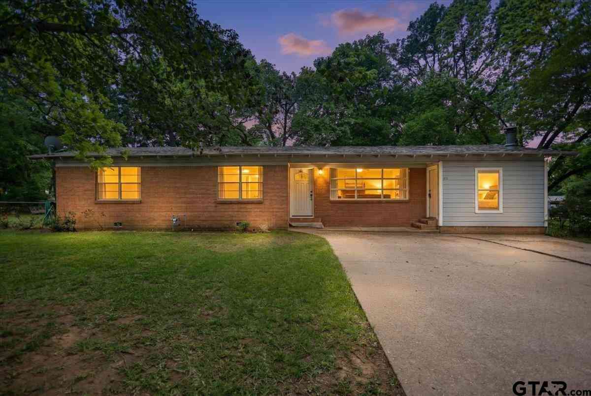 Homes For Sale - 672 Diane St.<br/> Tyler, TX 75708