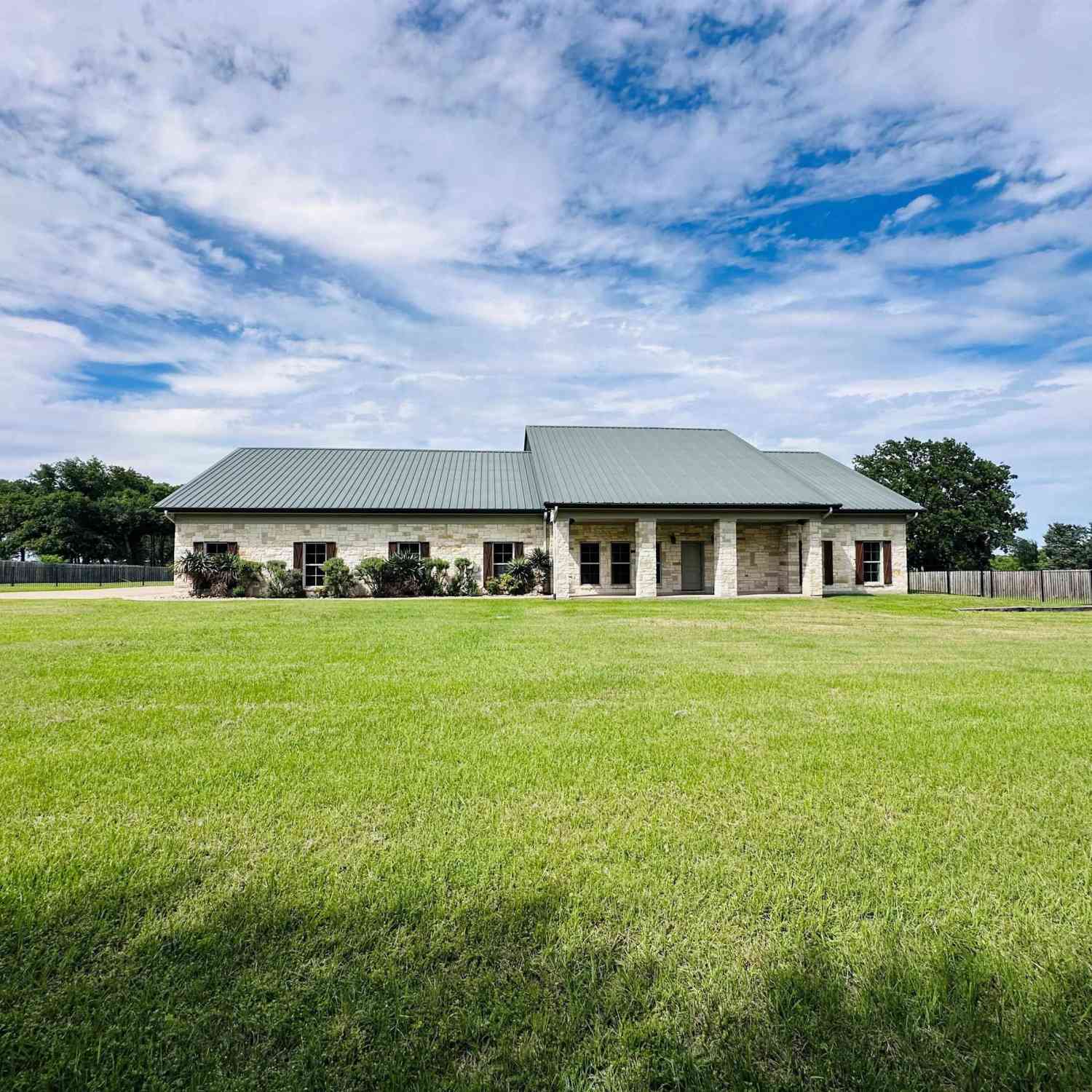 Homes For Sale - 192 Randy St<br/> Henderson County, Gun Barrel City, TX 75156