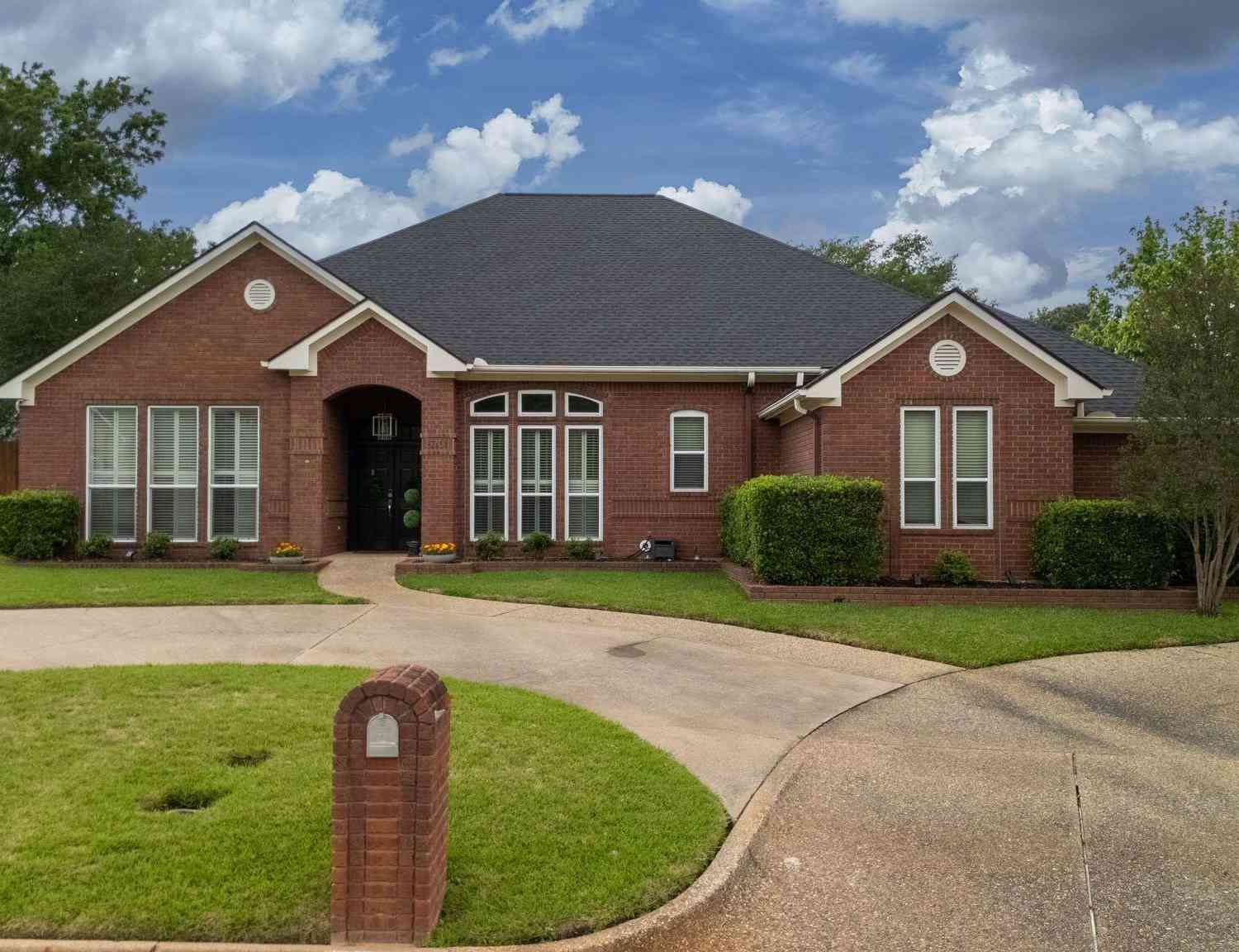 Homes For Sale - 5701 Churchill<br/> Tyler, TX 75703