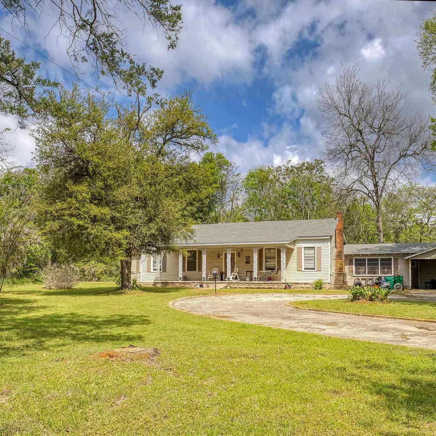 Homes For Sale - 407 E Kolstad<br/> Palestine, TX 75801