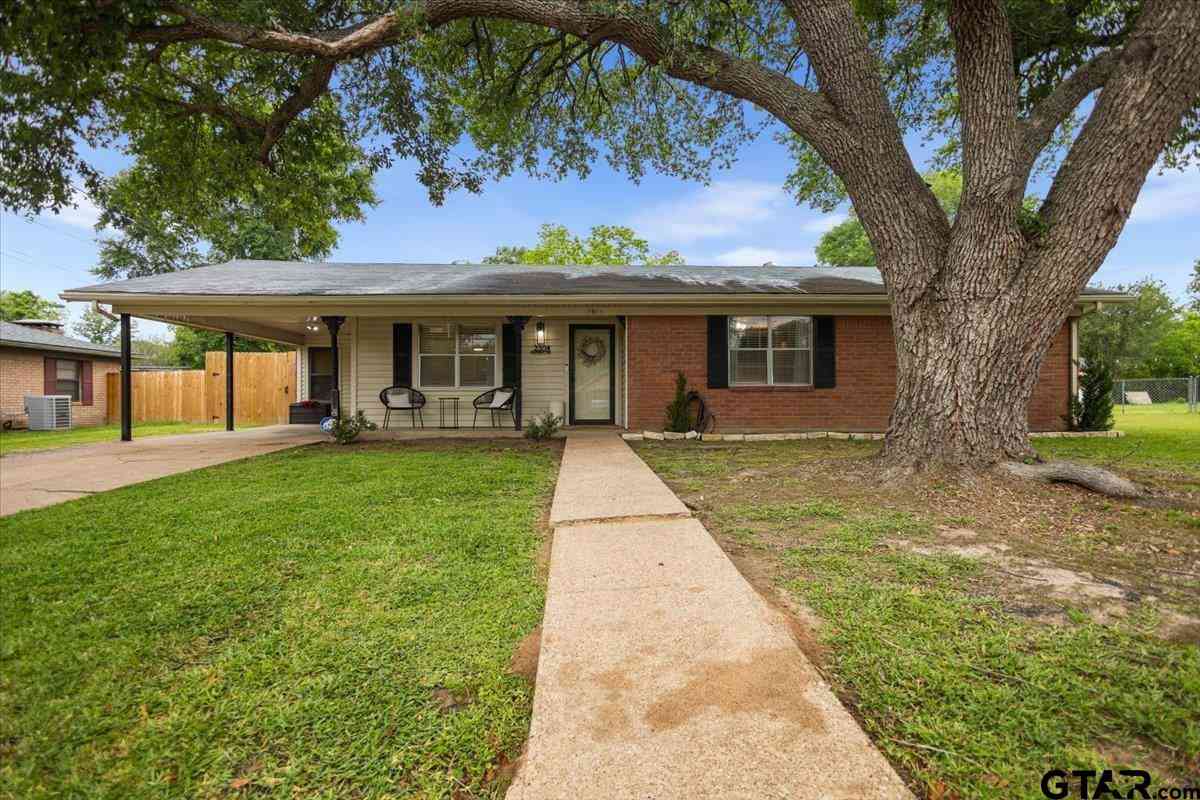 Homes For Sale - 2304 Kaynell Drive<br/> Henderson, TX 75654
