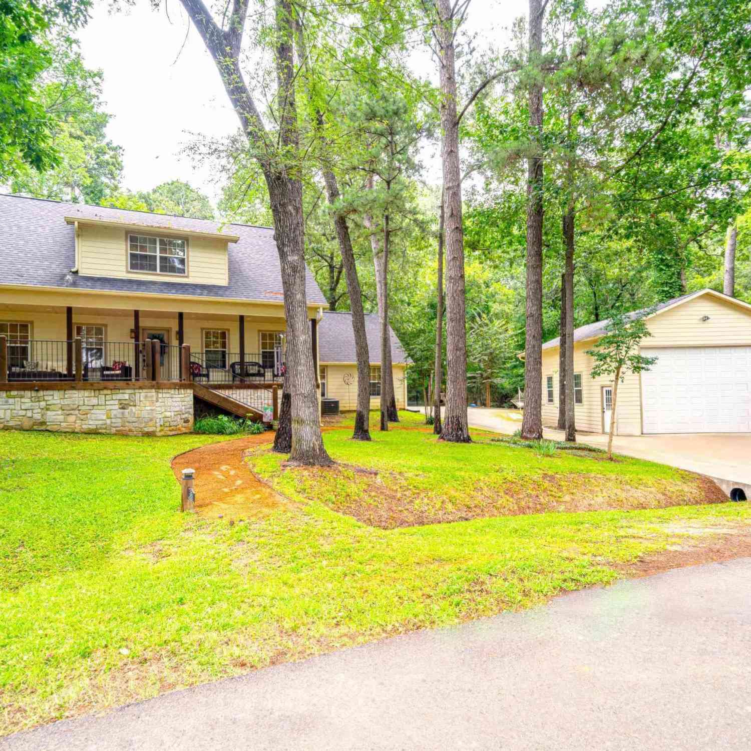 Homes For Sale - 386 Spring Creek Drive<br/> Mt Vernon, TX 75457