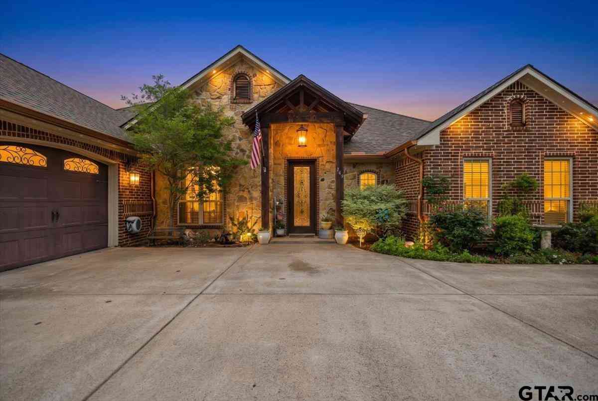 Homes For Sale - 249 Heritage Ct<br/> Lindale, TX 75771