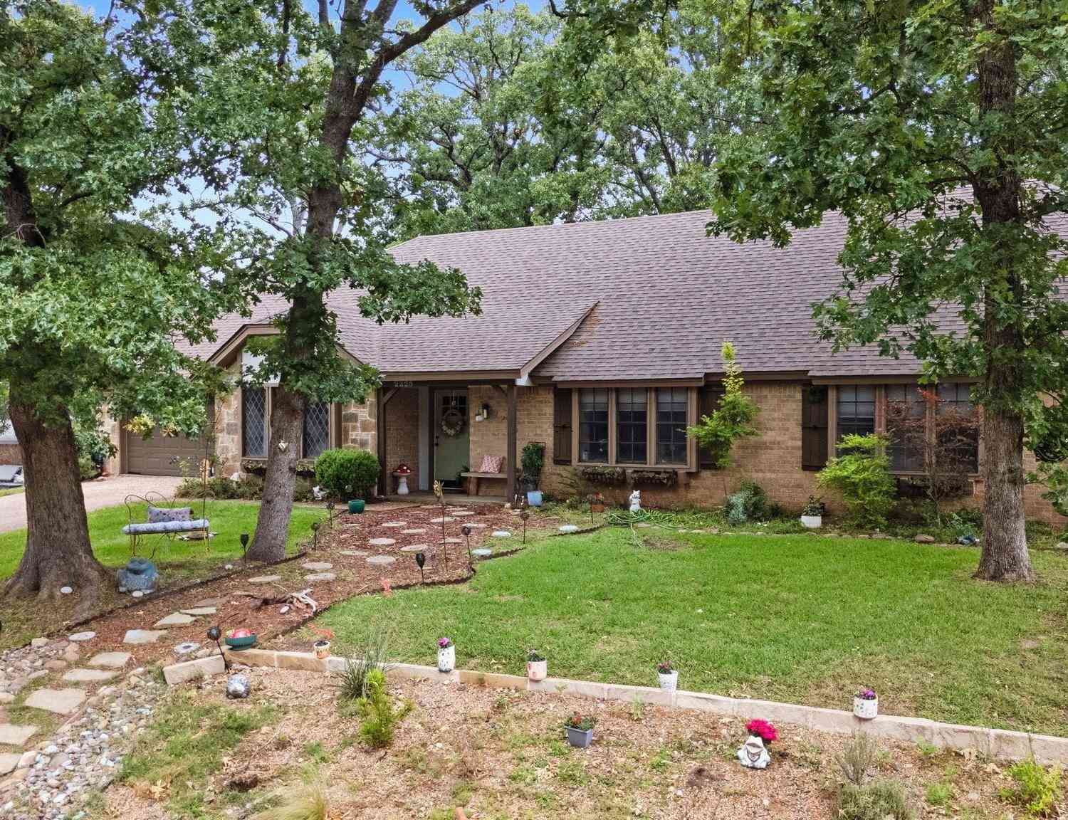 Homes For Sale - 2225 Tweed Ct.<br/> Tyler, TX 75703