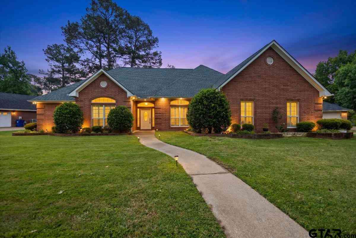 Homes For Sale - 1779 Tall Timber Dr<br/> Tyler, TX 75703