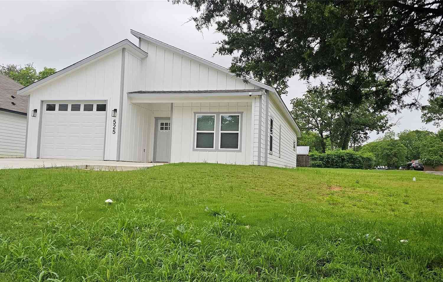 Homes For Sale - 525 N Washington Street<br/> Grand Saline, TX 75140