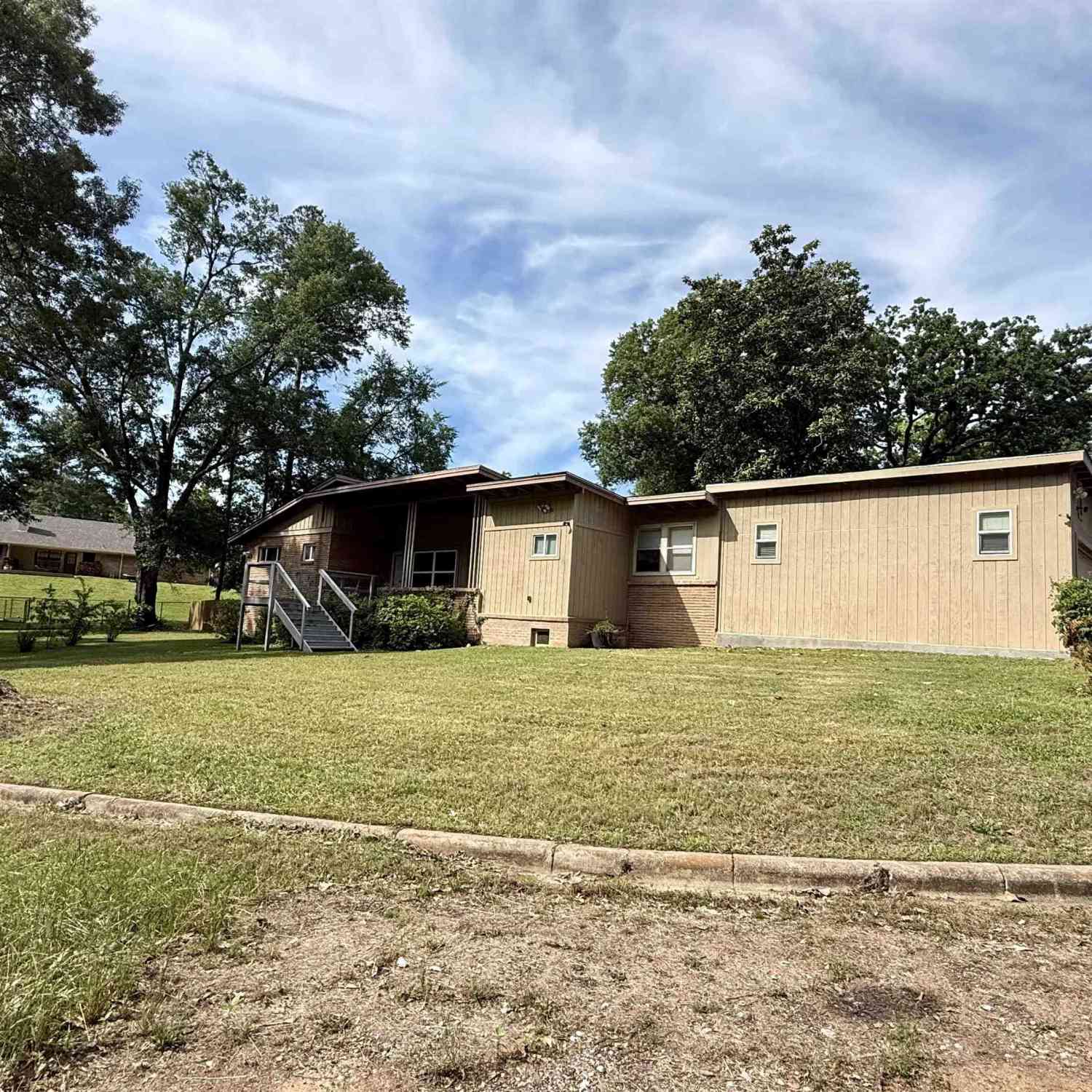 Homes For Sale - 216 Hickory St<br/> Gladewater, TX 75647