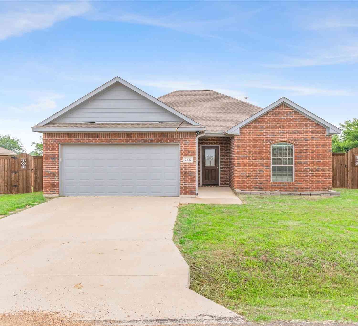 Homes For Sale - 2422 Abigail Lane<br/> Mabank, TX 75147