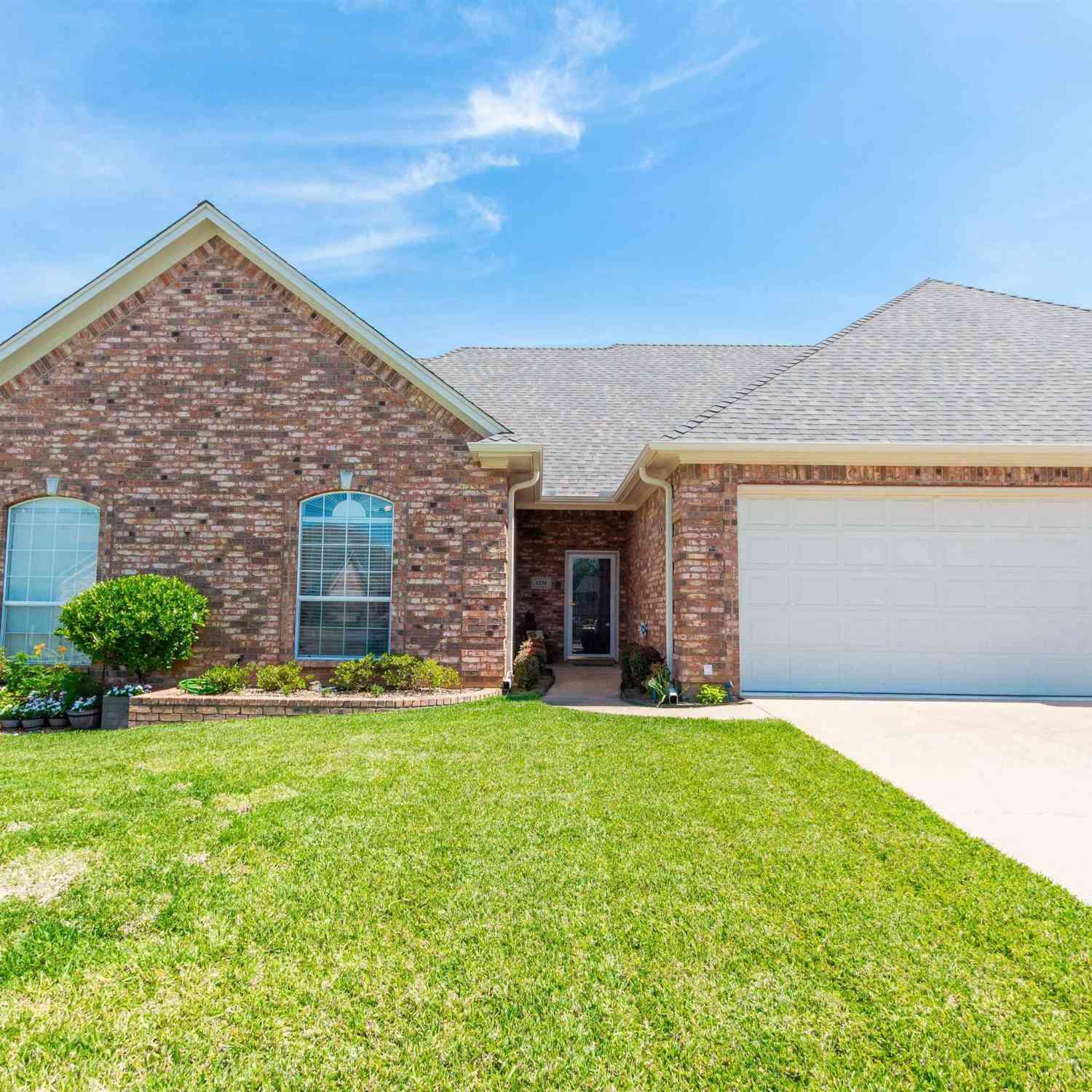 Townhouse For Sale - 1230 Quinby Ln<br/> Tyler, TX 75701