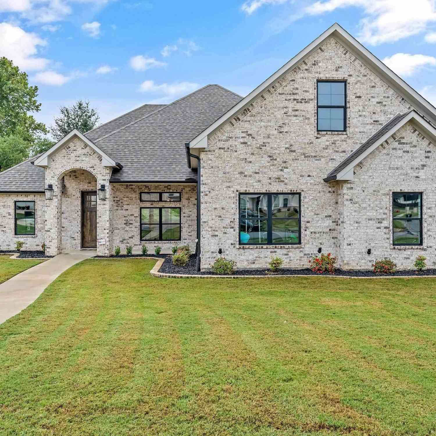 Homes For Sale - 4212 Indian Creek Ct<br/> Tyler, TX 75703