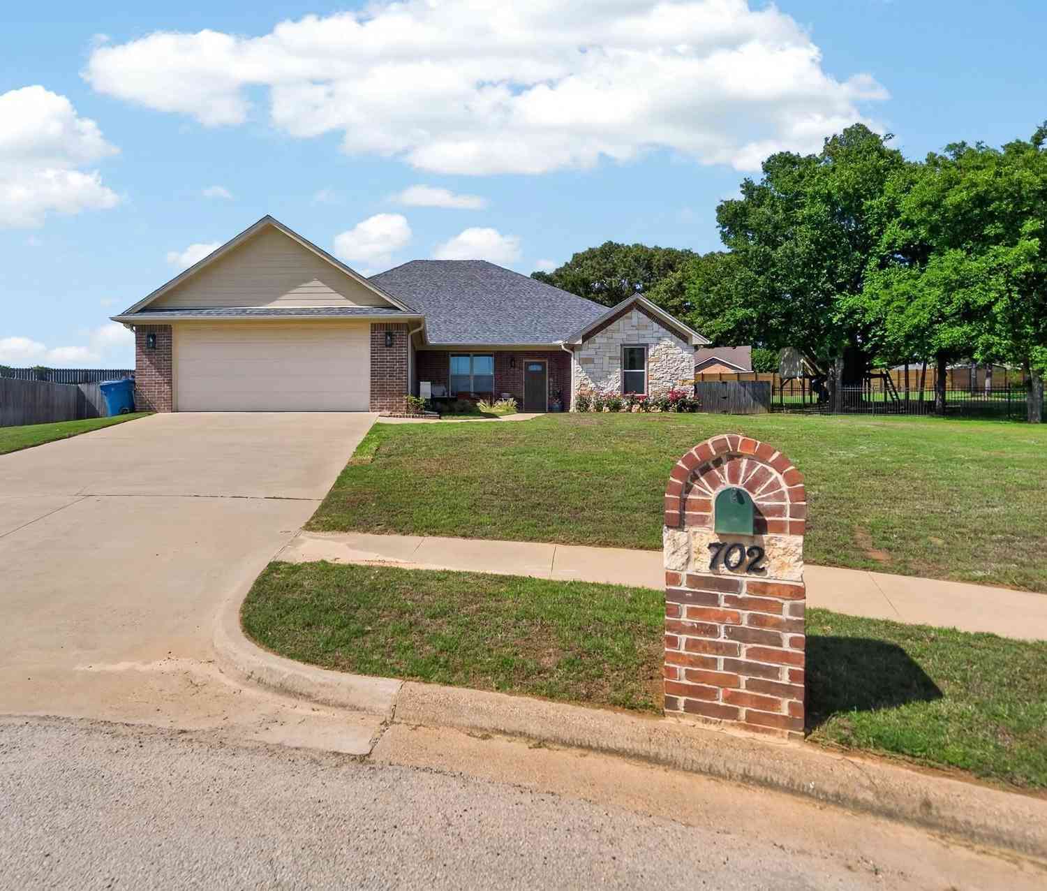 Homes For Sale - 702 Jaxon Drive<br/> Whitehouse, TX 75791