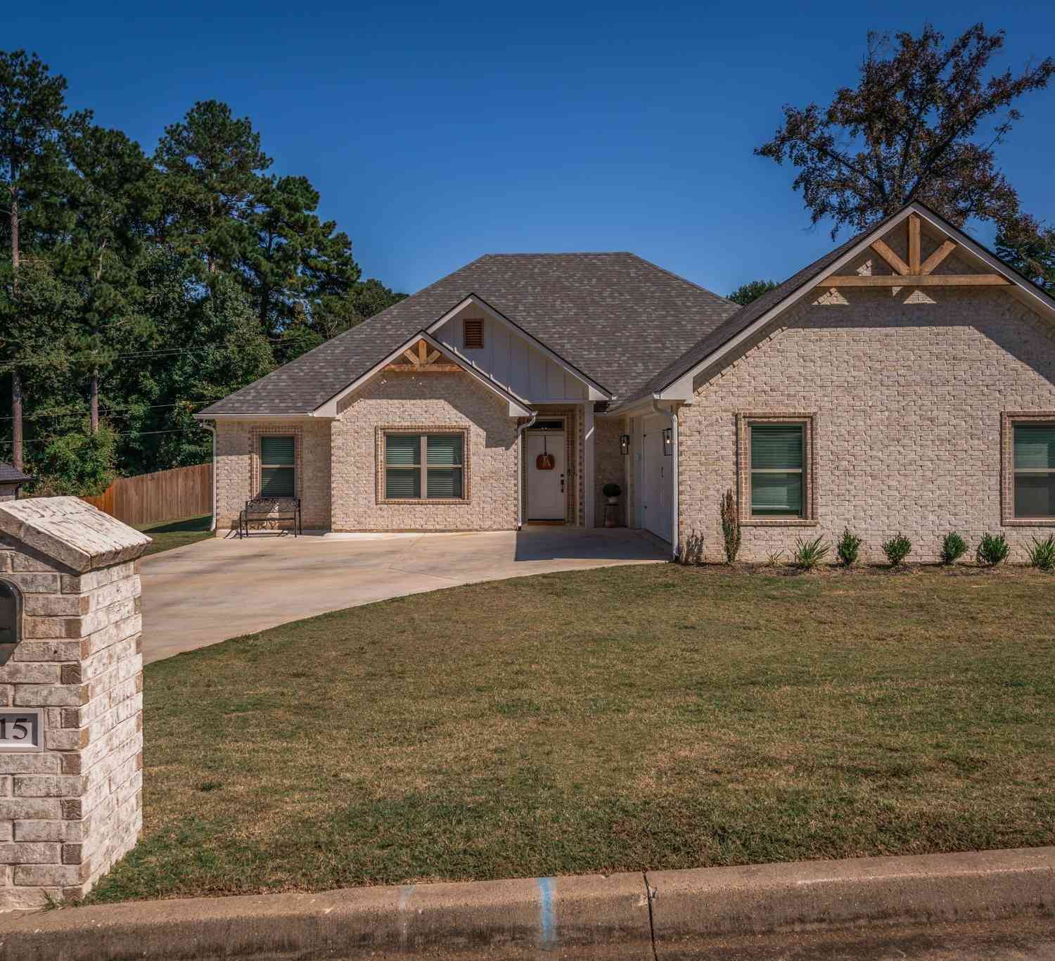Homes For Sale - 215 Millridge<br/> White Oak, TX 75693