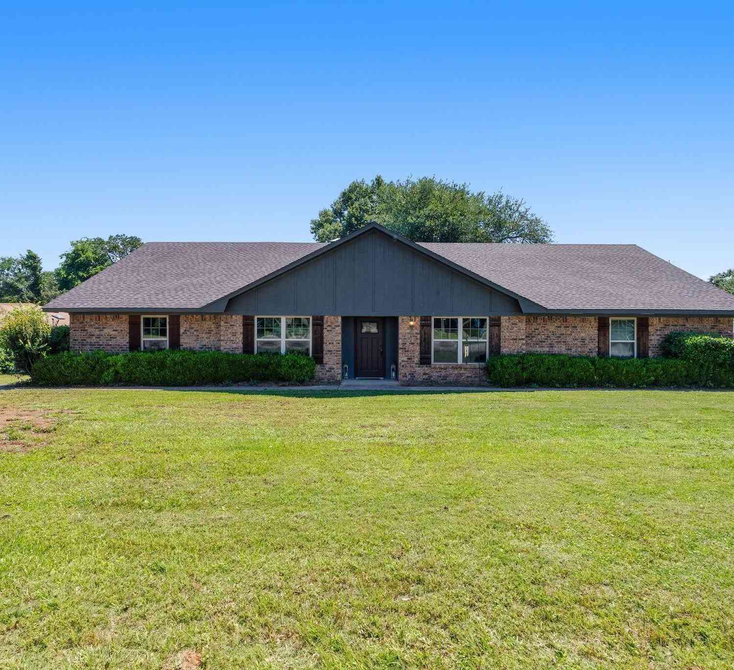 Homes For Sale - 17621 Summer Place<br/> Whitehouse, TX 75791