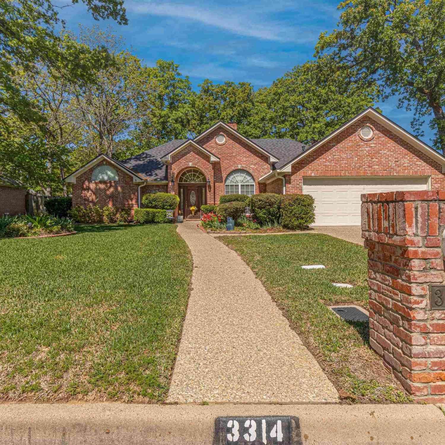 Homes For Sale - 3314 Pebblebrook Dr<br/> Tyler, TX 75707