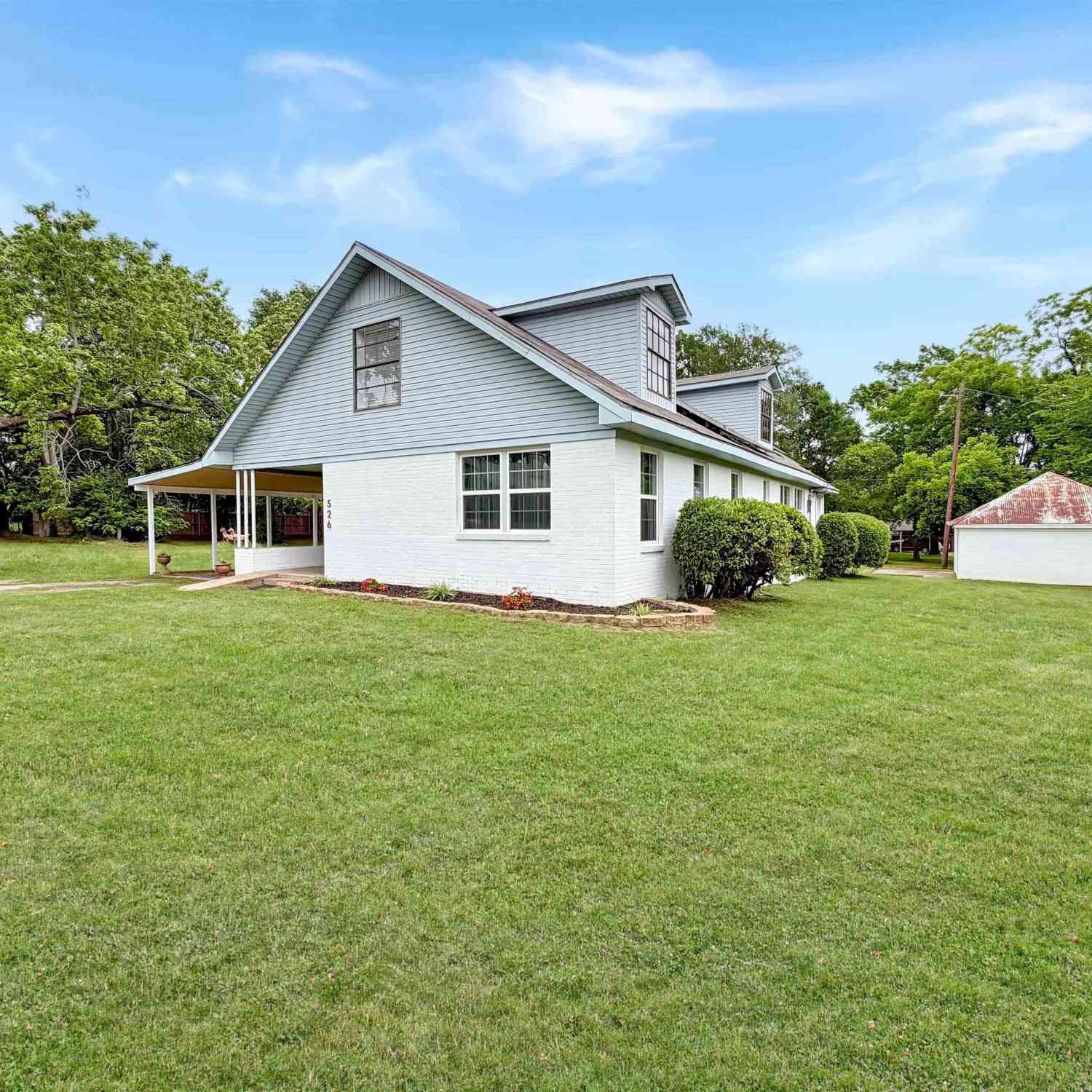 Homes For Sale - 526 N Broad St.<br/> Chandler, TX 75758